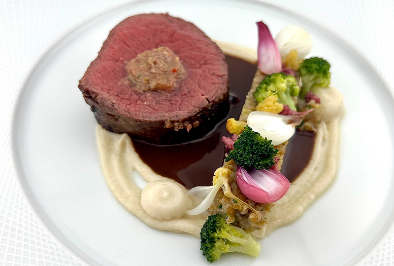 Beef tenderloin with vegetables
